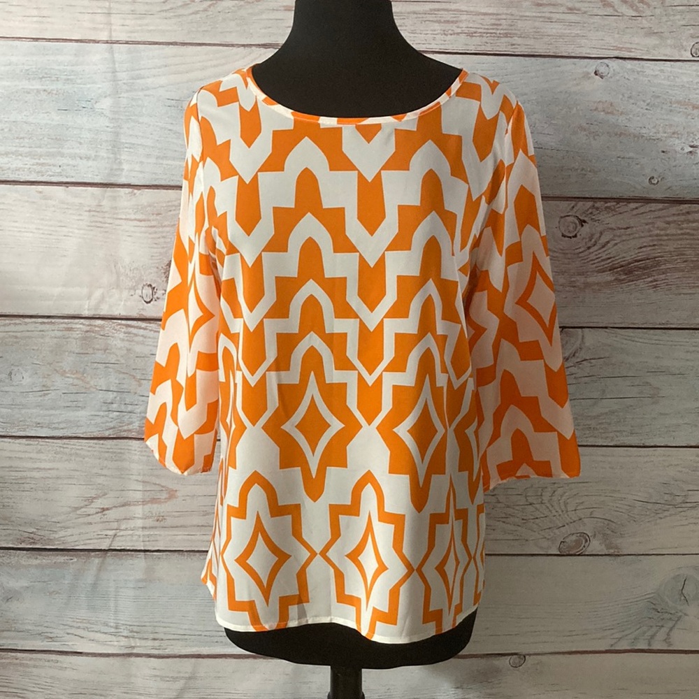 Orange & White scoop neck 3/4 sleeve tunic top. Like new condition